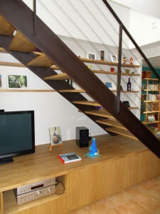 Ensemble escalier meuble TV et bibliothèque